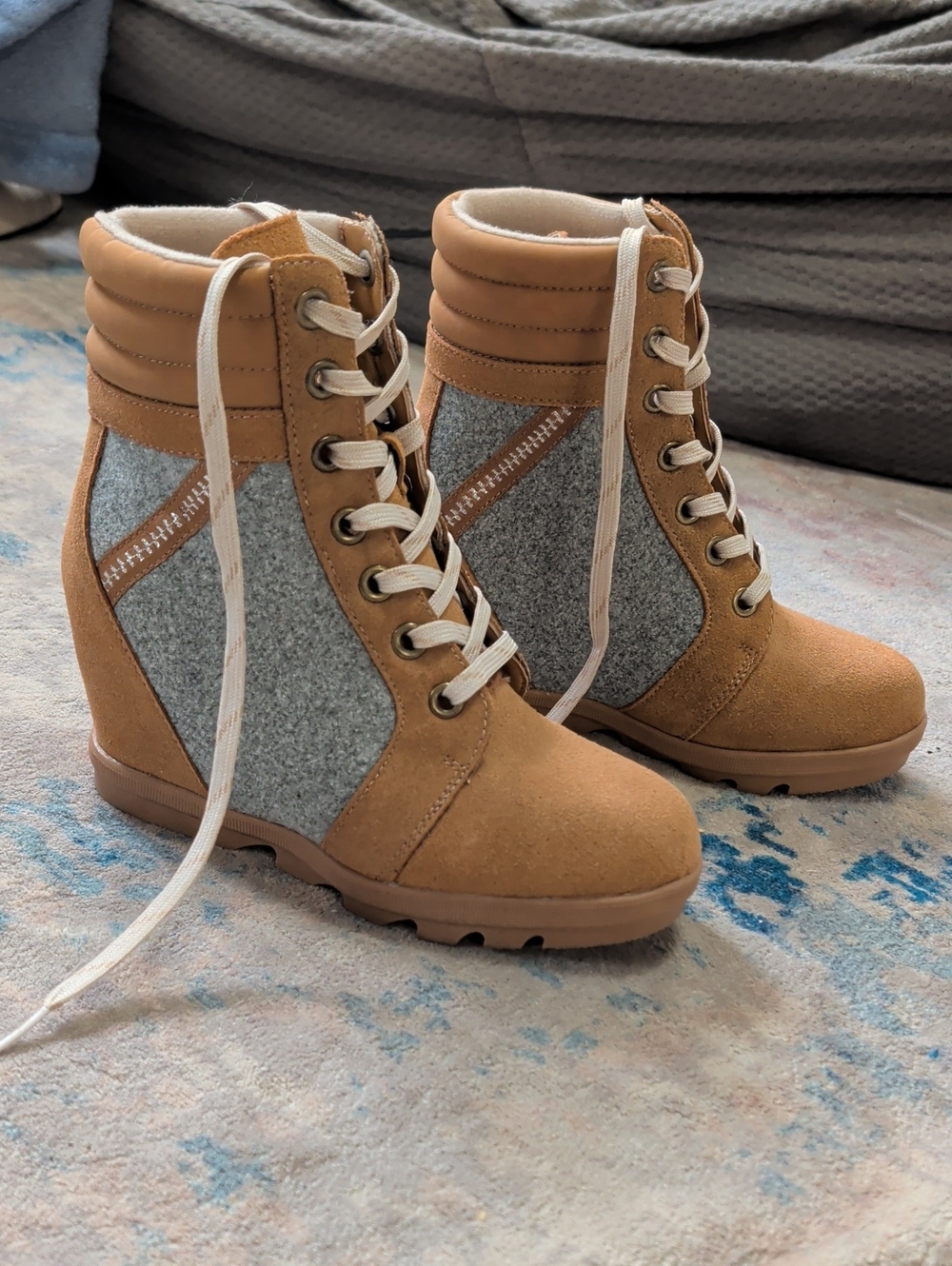 Serra Women’s Tan Lace-Up Wedge Ankle Boots with Gray Felt Panels Women's 7 US